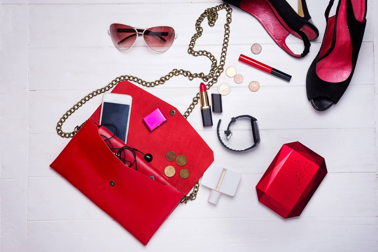 Top Accesorii Feminine la Modă pentru 2025 – Cum să Completezi Orice Ținută