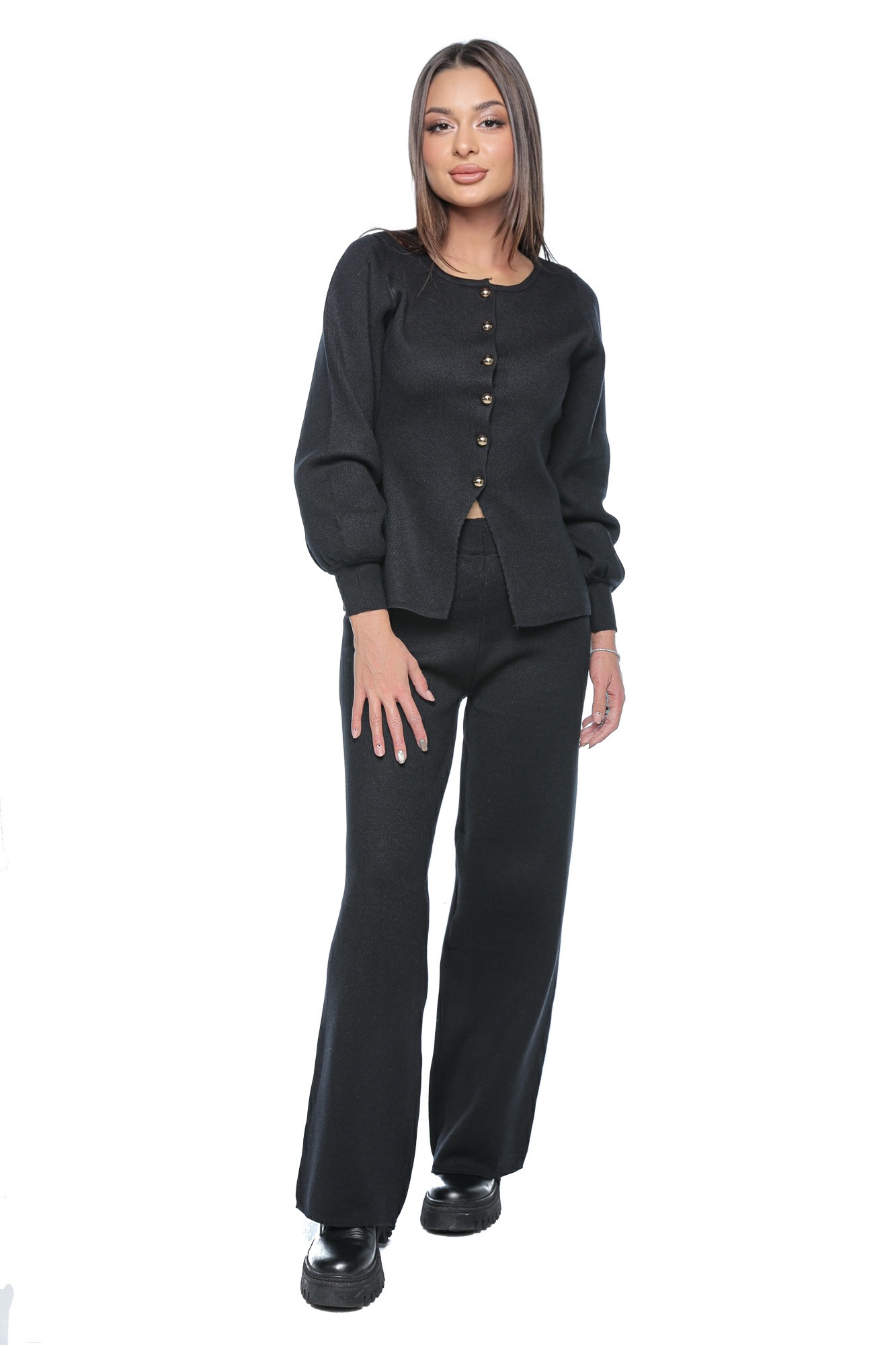 IMG_6256 Compleu Elix, one size, negru, din doua piese, cu pantalon si bluza cu nasturi aurii - imagine 1