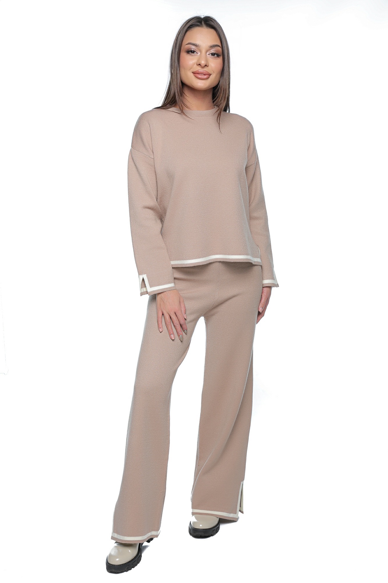 IMG_6291 Compleu tricotat Yunna, one size, crem, din doua piese, cu pantalon si bluza lejera - imagine 1